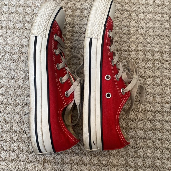 Red Converse low top - Picture 3 of 4